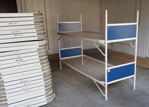Beispiel Bundeswehbett Blau als Doppelstockbett gestellt