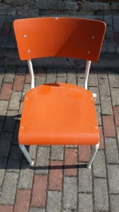gebrauchte Bundeswehrstühle in orange